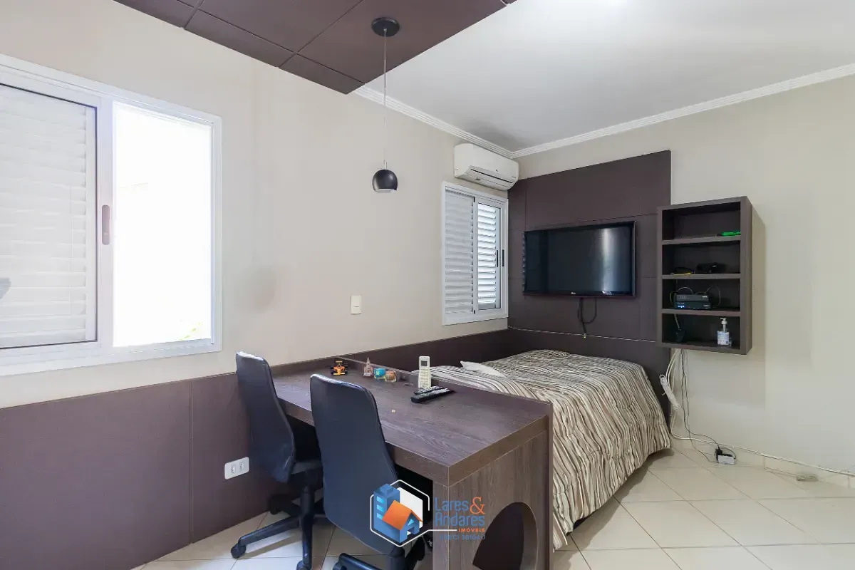 Imagem Casa no condomínio Residencial Recanto dos Pássaros para venda com 3 quartos, sendo 3 suítes, 220m²
