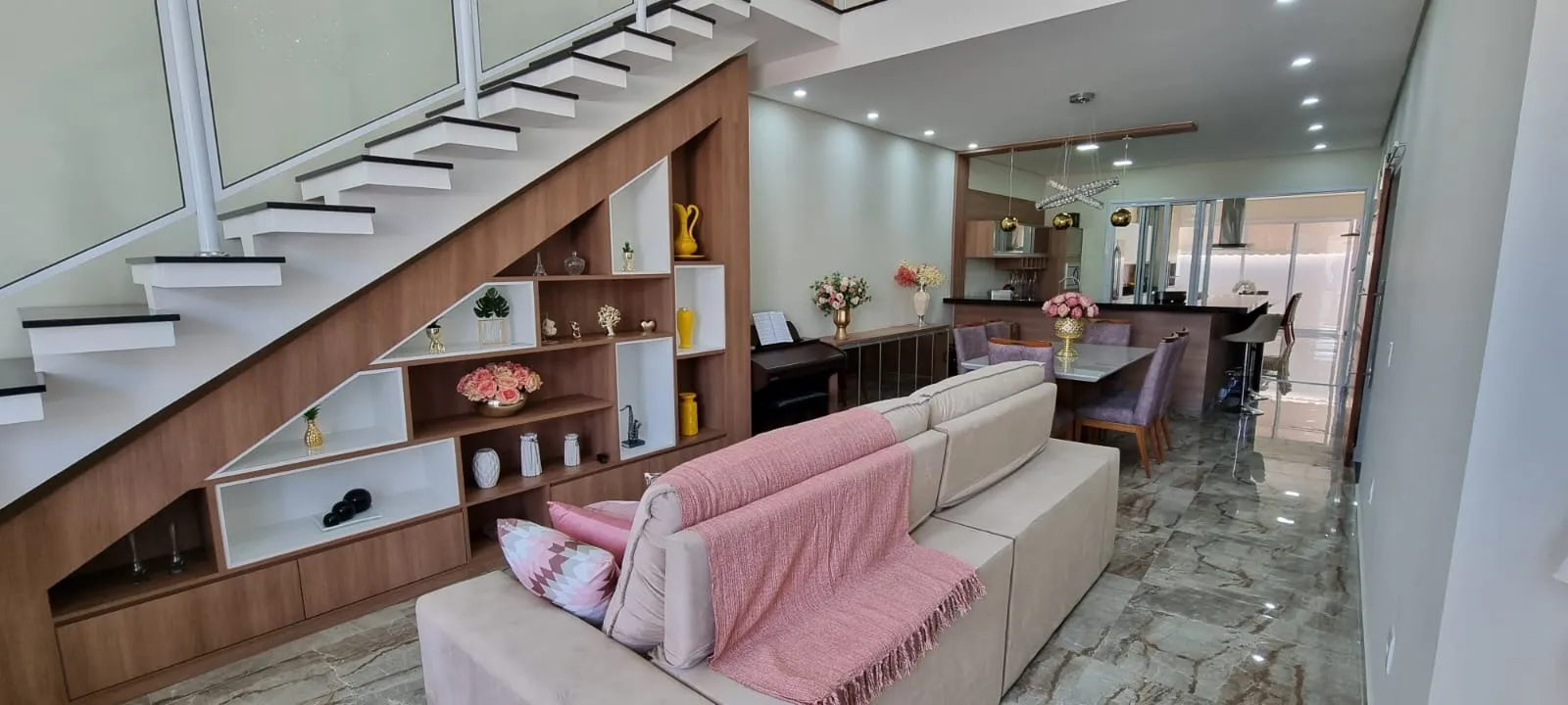 Imagem LINDA CASA NO CONDOMÍNIO PORTAL VILLE FLAMBOYANT 217M²!!!