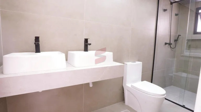Imagem CASA com 4 dormitórios à venda com 190m² por R$ 1.199.000,00 no bairro Santa Cândida - CURITIBA / PR