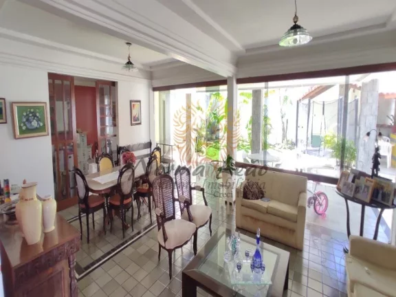Imagem Casa à Venda no Bairro 13 de Julho, Aracaju-SE - 280 m², 4 quartos, 3 suítes, 3 salas, 5 banheiros e 3 vagas!
