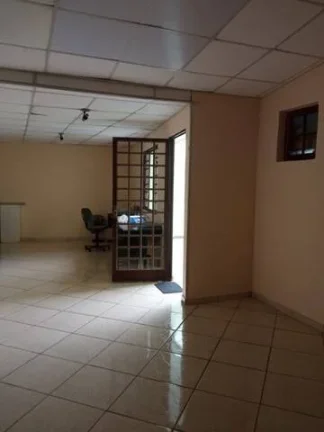 Imagem Sobrado com 235 metros de Construção 3 Dormitórios 2 Vagas de Garagens