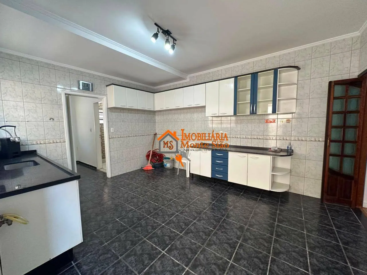 Imagem Sobrado com 5 dormitórios à venda, 221 m² por R$ 990.000 - Jardim Vila Galvão - Guarulhos/SP