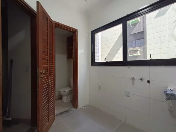 Imagem Apartamento na Ponta da praia com 03 quartos e sacada!