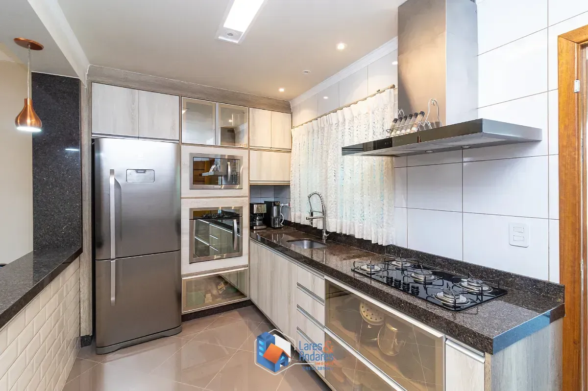 Imagem Sobrado para venda em Chácara Inglesa com 3 quartos, sendo 1 suíte, 364m²