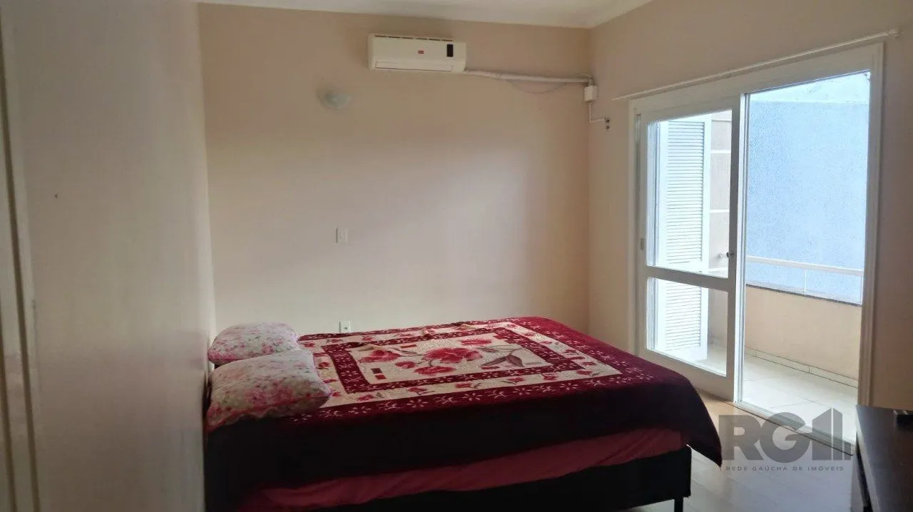 Imagem Casa sobrado semi mobiliado, 3 dormitórios, 1 suíte master, vagas de garagem, Bairro Parque da matriz