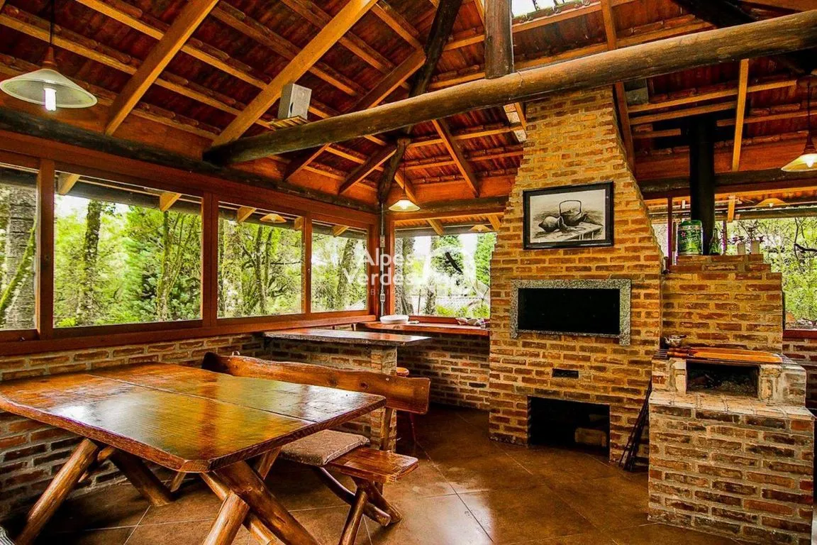 Imagem Vende-se Casa em Canela-RS, com 03 dormitórios