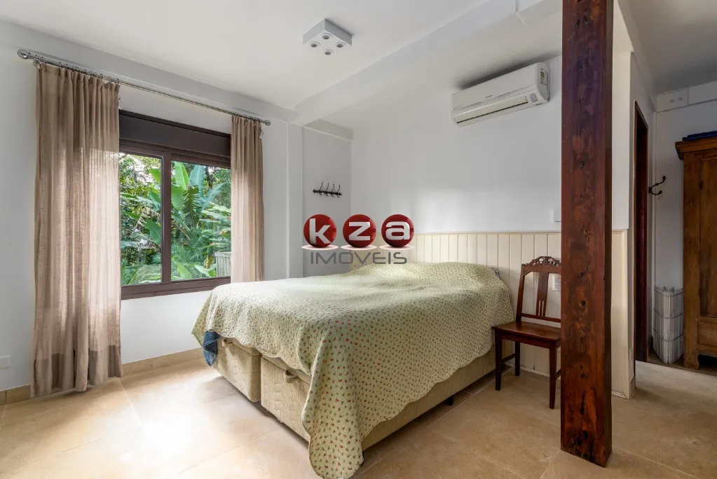 Imagem Casa de Luxo em Condomínio à Venda em Iporanga - Guarujá-SP: 7 Quartos, 7 Suítes, 3 Salas, 8 Banheiros, 4 Vagas, 338m².