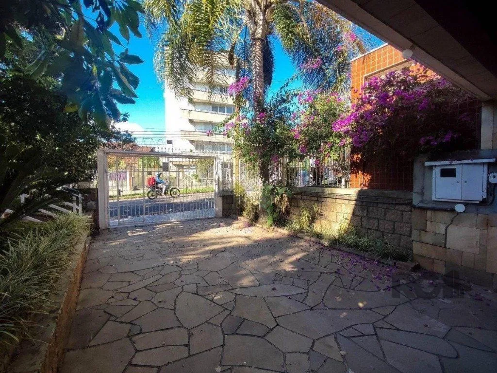 Imagem Excelente casa de 290m² com 4 dormitórios e 4 vagas
