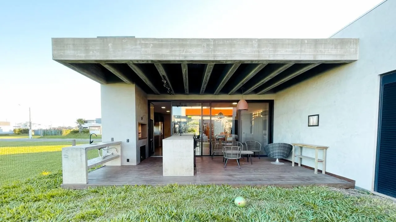 Imagem Casa de condomínio à venda em Torres, Centro, com 4 quartos, 221.55m2