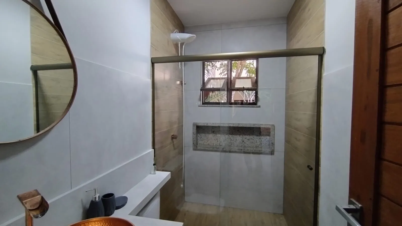Imagem Casa em condominio fechado para aluguel anual no bairro Praia do Forte Bahia