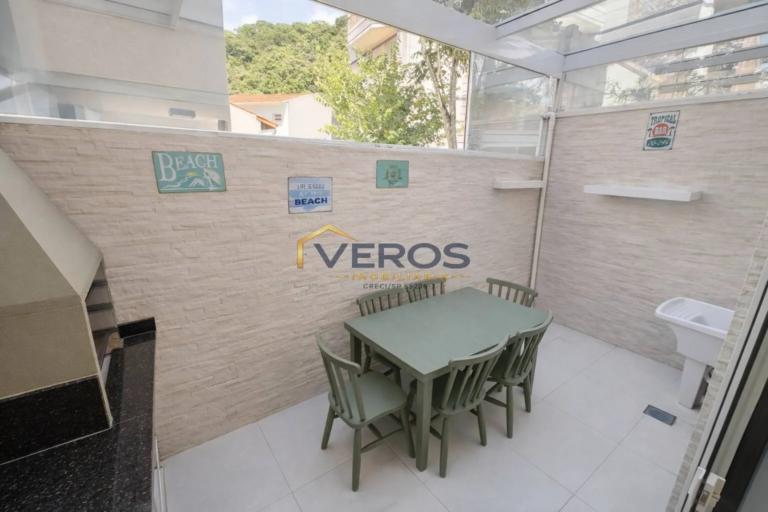 Imagem Casa a venda com 2 quartos a 300m da praia da Cocanha em Caraguatatuba