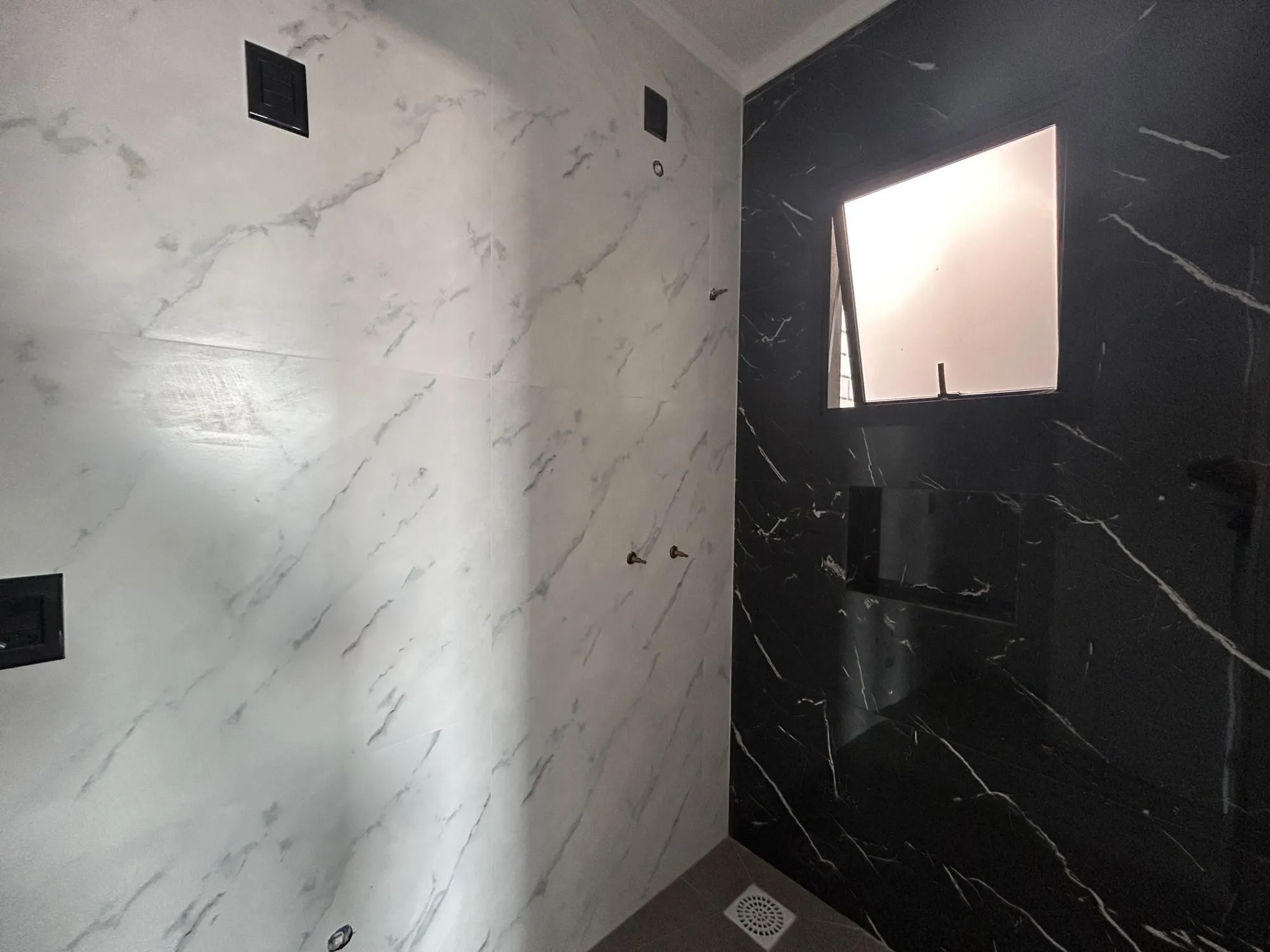 Imagem Casa 2 Dormitórios com Suíte | Garagem para 2 Carros | Ótima Localização em Canoas
