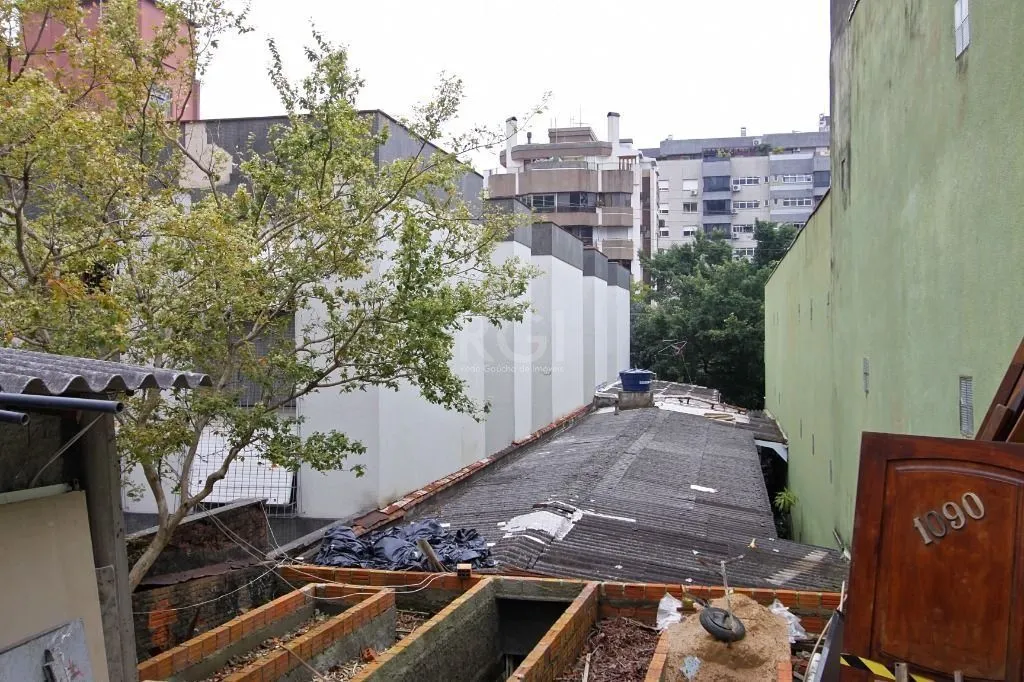 Imagem Terreno com Casa Para comprar com 3 dormitórios 111 m²