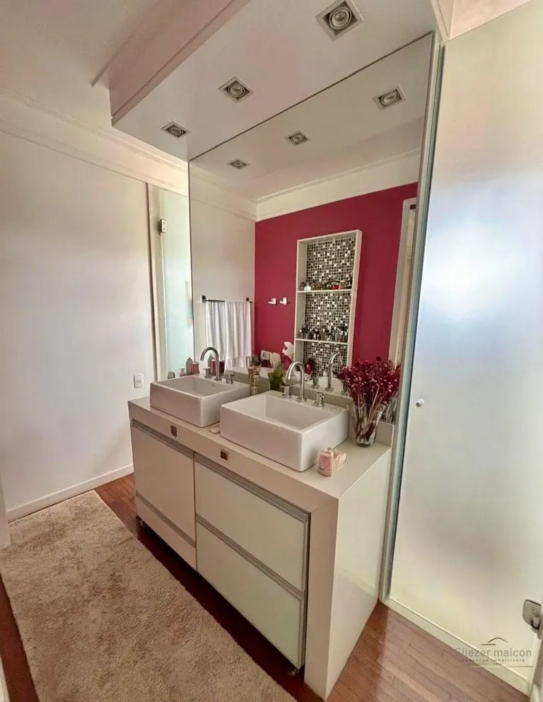 Imagem Casa à Venda em condominio fechado no Jardim Country Club, Poços de Caldas - MG