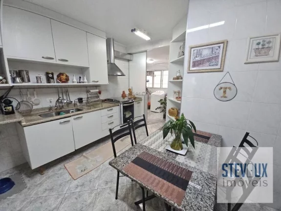 Imagem Amplo Apartamento em Moema Pássaros com 4 Quartos e Varanda, Próximo ao Metrô e Parque Ibirapuera