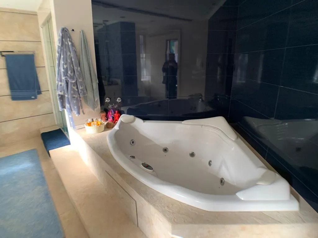 Imagem Casa para Venda - 420m², 3 dormitórios, sendo 1 suites, Ipanema