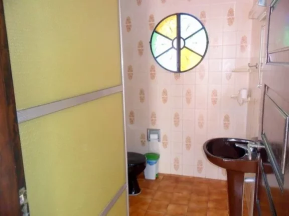 Imagem CASA LADO LINHA - 2 LOTES - PISCINA E CHURRASQUEIRA