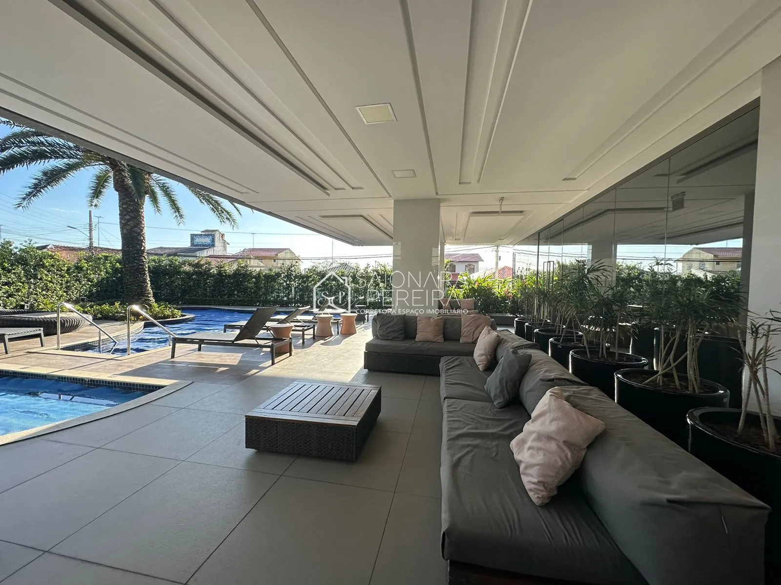 Imagem Apartamento MOBILIADO com 3 suítes e vista para o mar à venda no bairro Estreito, Florianópolis