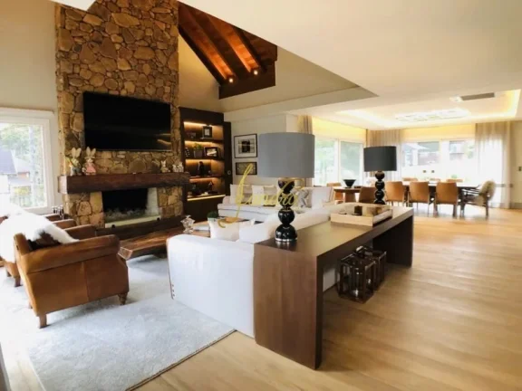 Imagem Lindo sobrado no Aspen Mountain de Gramado com 05 suítes mobiliado e decorado