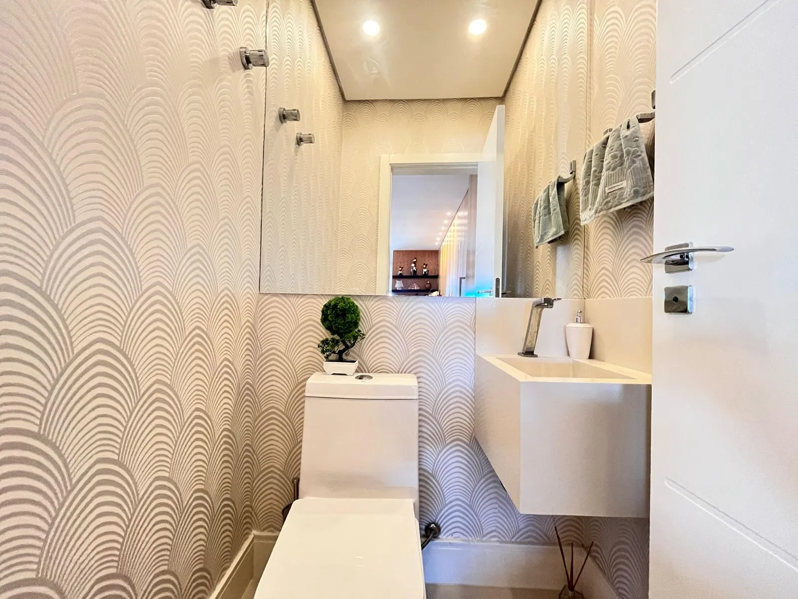Imagem Apartamento com vista para o mar à venda com 193m2 por R$ 3.350.000,00