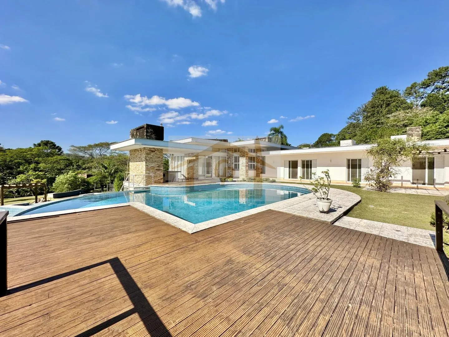 Imagem 4suítes Linda casa TÉRREA, vista 180°. Piscina, gourmet, 3 lareiras, 10 vagas cobertas