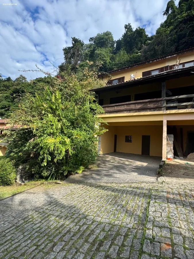 Imagem Sobrado em Condomínio para Venda em São Sebastião, Guaeca, 3 dormitórios, 3 suítes, 4 banheiros, 2 vagas