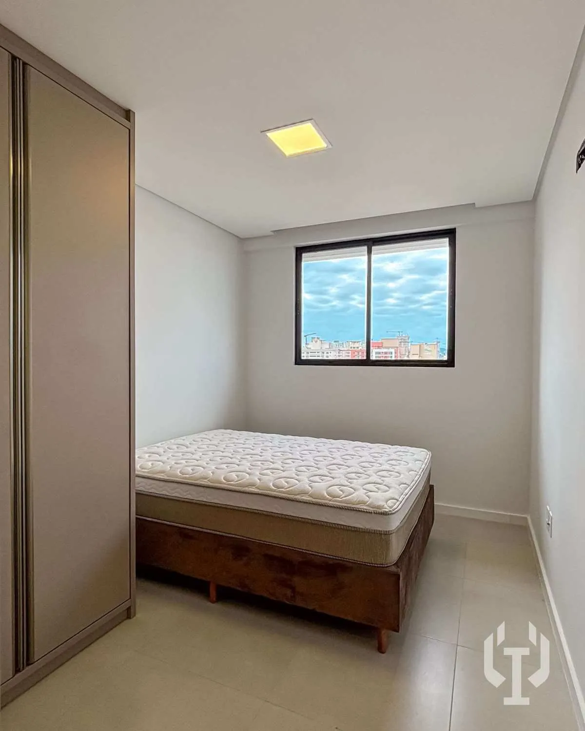 Imagem Apartamento semimobiliado com 2 suítes em Itapema