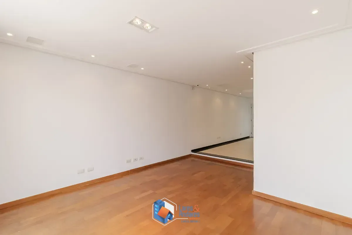 Imagem Sobrado para venda em Vila Brasílio Machado com 4 quartos, sendo 1 suíte, 255m²