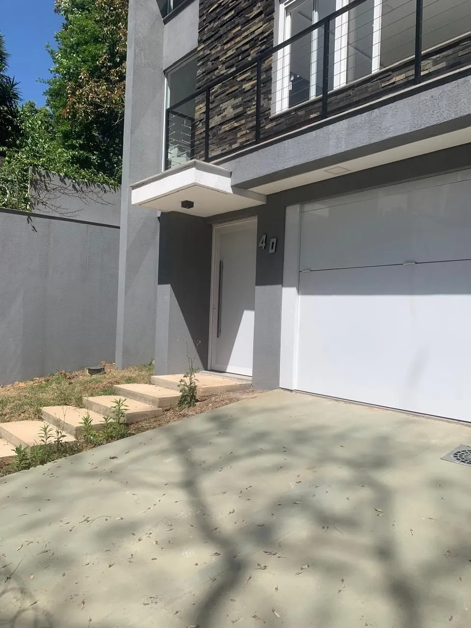Imagem Casa com 3 dormitórios e suíte à Venda no Bairro Medianeira - Porto Alegre/RS