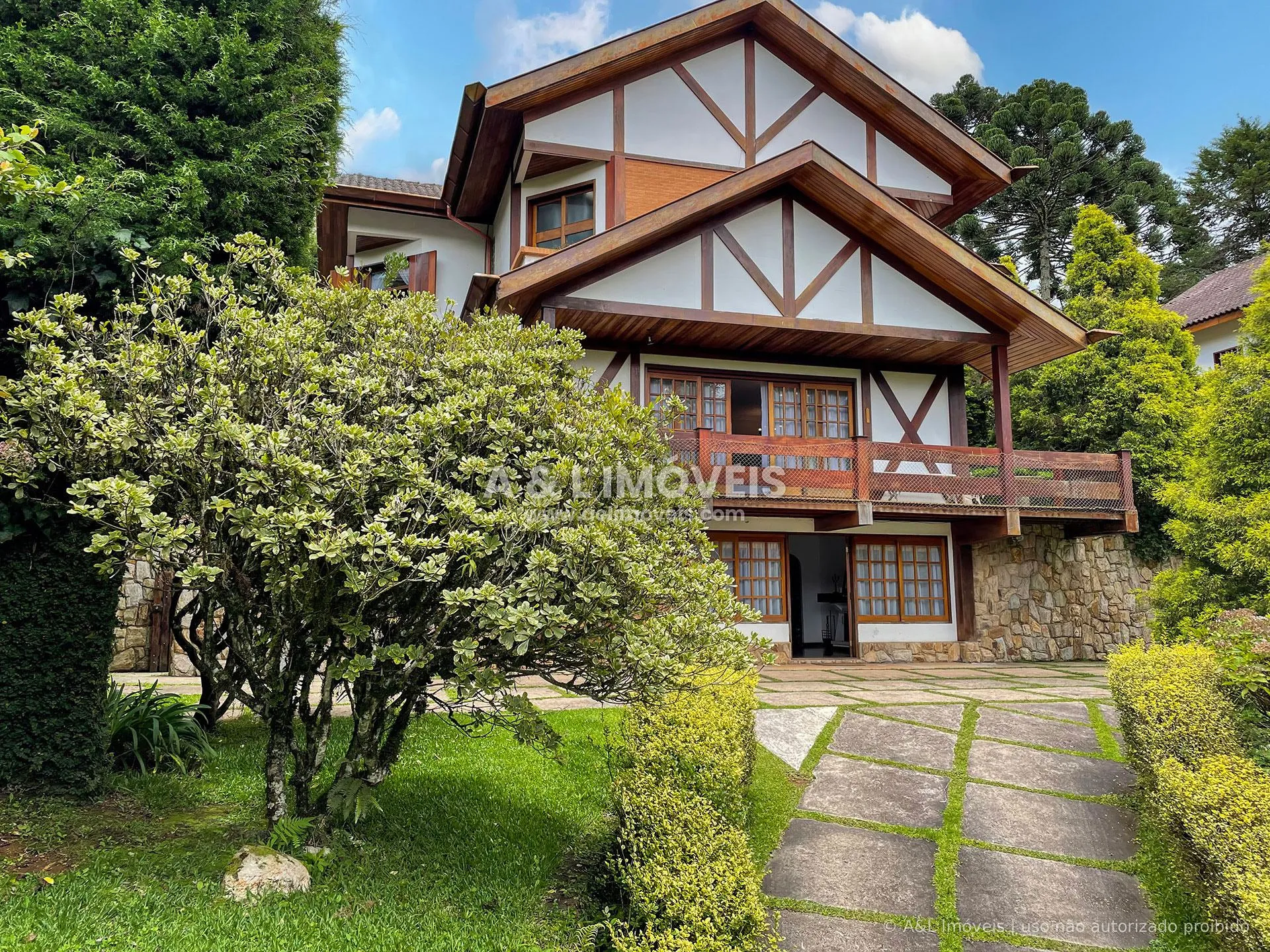 Imagem Casa com 4 dormitórios e 2 suítes na Vila Capivari, Campos do Jordão