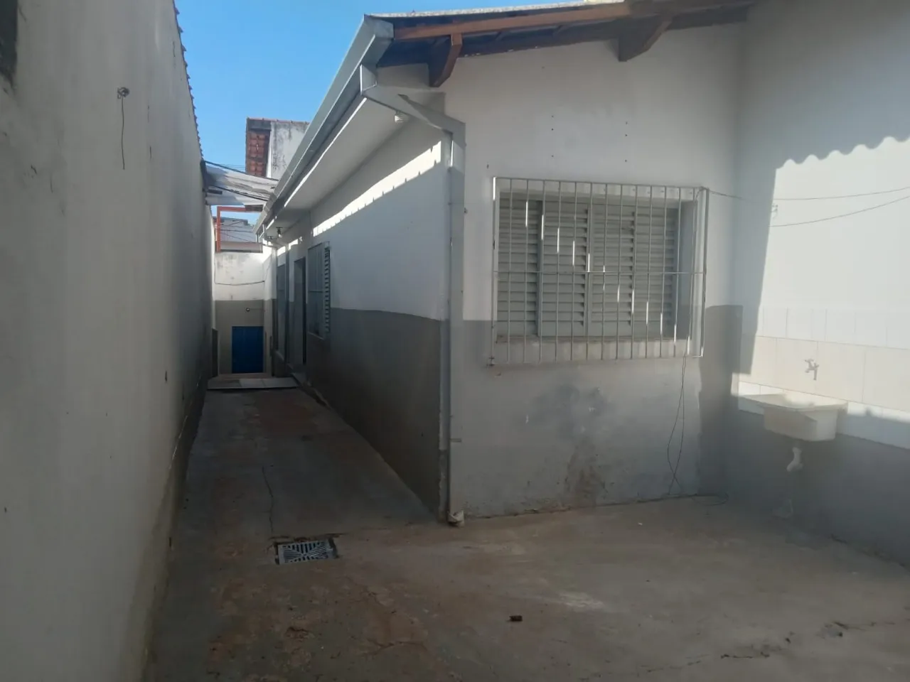 Imagem Casa Comercial para Locação: Imóvel de Alto Padrão com 2 Quartos, 1 Suíte e Vaga de Garagem no Jardim América, Sorocaba-SP
