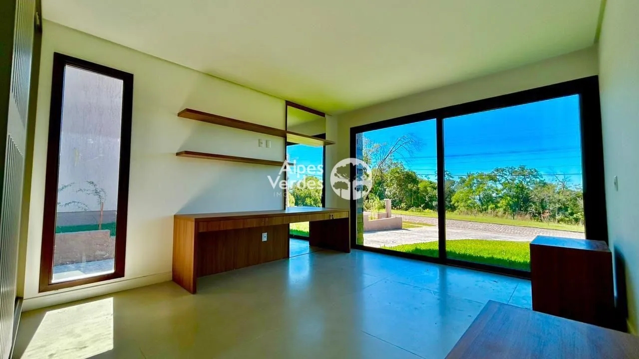 Imagem Vende-se Casa de Alto Padrão, Condomínio Laje de Pedra
