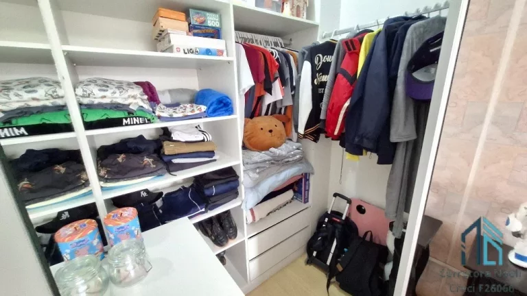 Imagem Casa, terreno com duas casas, 05 quartos c/suíte, área gourmet, no Capão Raso em Curitiba PR