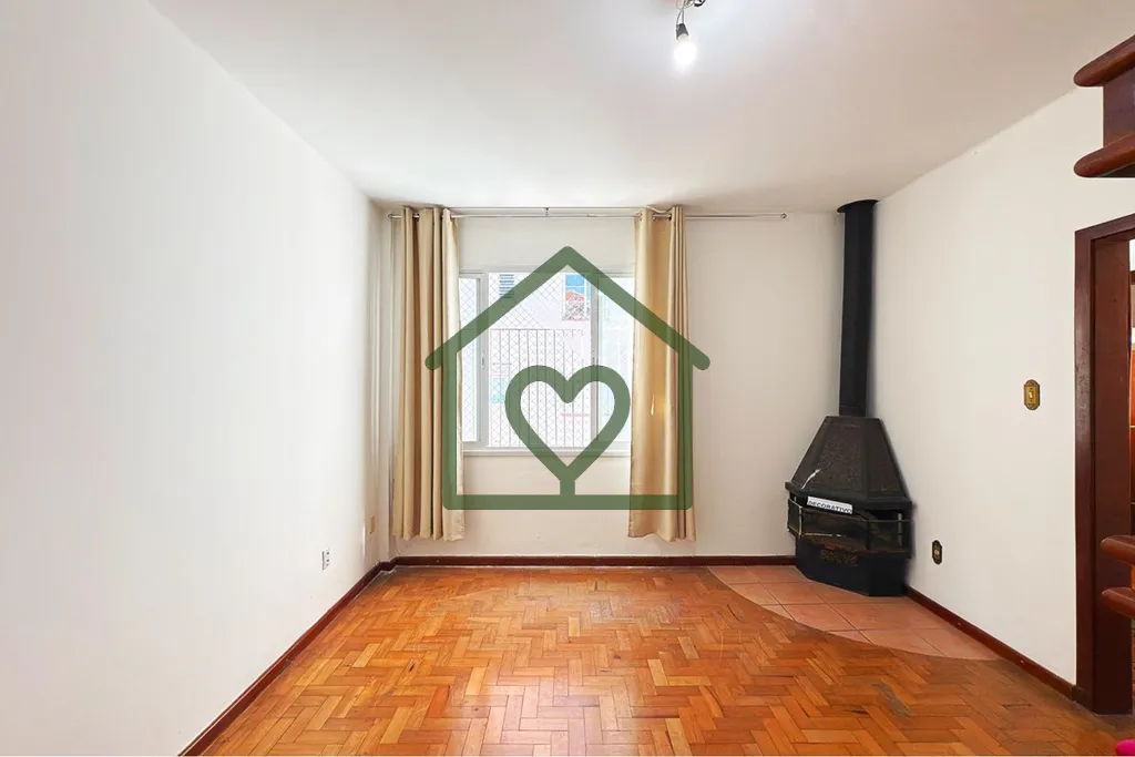 Imagem Localizado na divisa entre os bairros Independência e Centro Histórico, este apartamento de 77m² ...