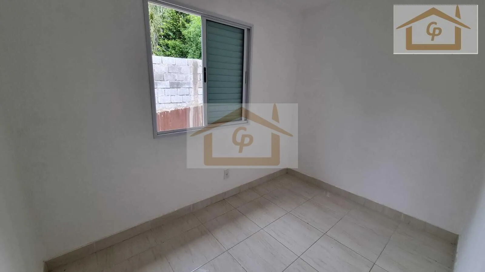 Imagem Casa com corredor lateral, 3 quartos sendo um suíte, 2 vagas