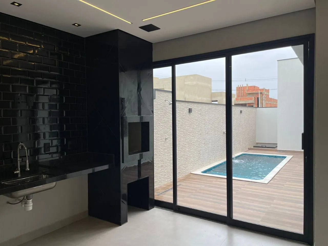 Imagem Casa em Condomínio à Venda em Sorocaba-SP, Jardim Novo Horizonte: 3 Quartos, 1 Suíte, 2 Salas, 3 Banheiros, 140m²