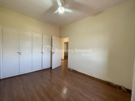 Imagem Casa bairro no Chácara da Barra em Campinas/SP. São 185m² de construção, sala estar com ar-cond...