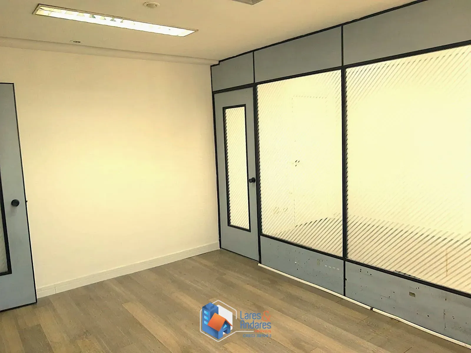 Imagem SALA À VENDA COM 47 M², NO 13º ANDAR, C/2 WC E 1 VG C/ MANOBRISTA - PERDIZES - SP