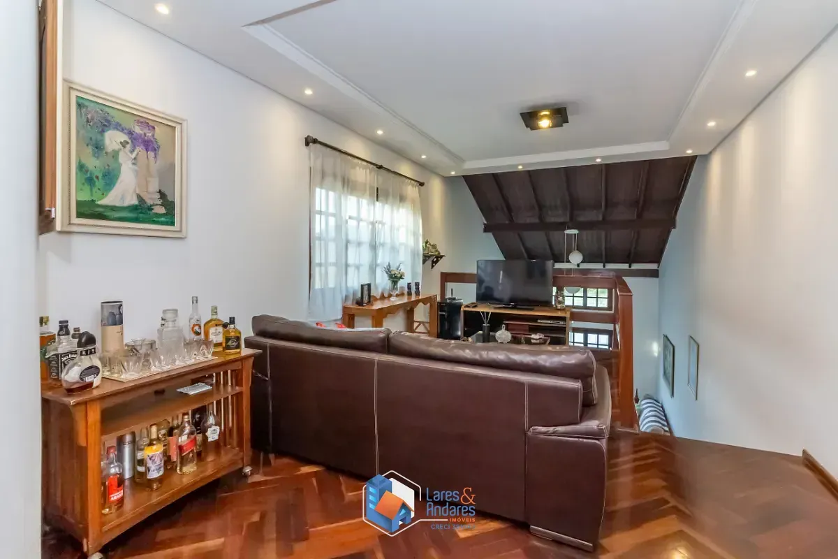Imagem Sobrado para venda em Jardim Regina com 3 quartos, sendo 1 suíte, 224m²