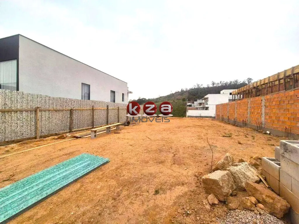 Foto do imóvel Terreno de 300m² em condomínio à venda em Valinhos-SP, no Residencial Mont' Alcino