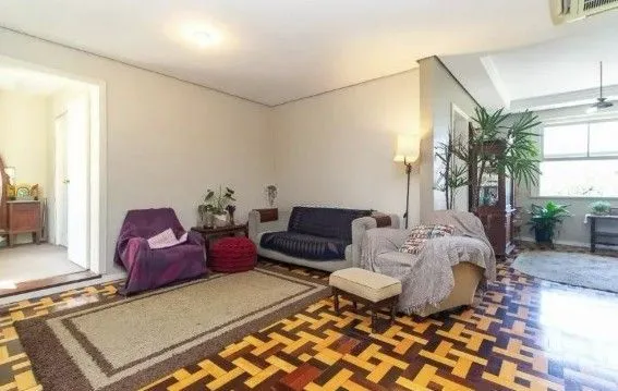 Imagem Casa para Venda - 115m², 3 dormitórios, 1 vaga - Petrópolis