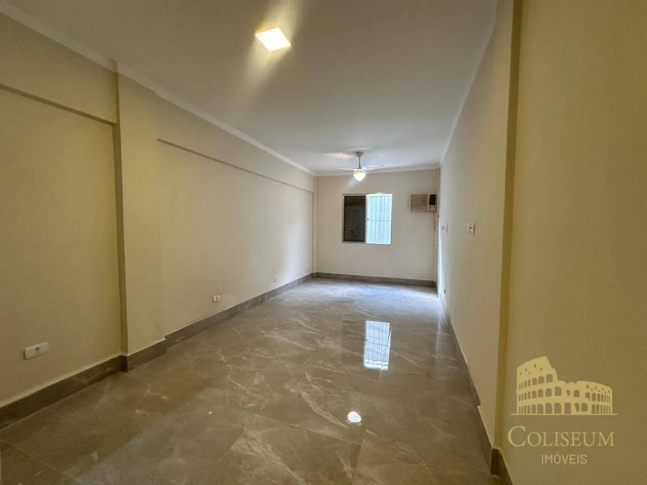 Imagem Kitnet com 1 dormitório à venda, 33 m² por R$ 220.000,00 - Canto do Forte - Praia Grande/SP
