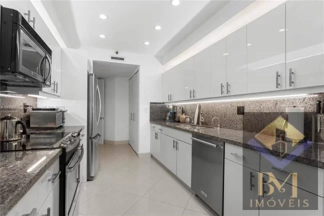 Imagem Belíssimo apar Internacional Luxuoso com Vista Deslumbrante - Marina Tower.