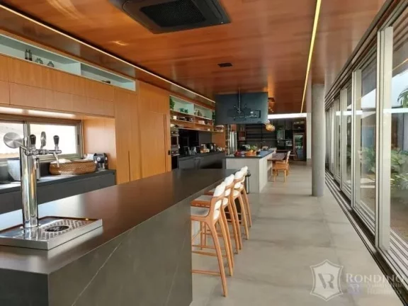 Imagem Casa Luxuosa em condomínio fechado com 04 suítes, Mobiliada