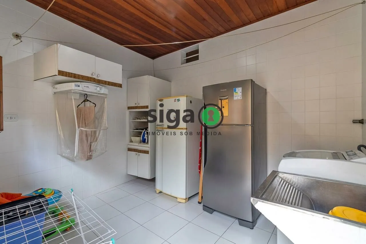 Imagem Casa Assobradada no Jardim Europa, com 3 suítes, Mobiliado, 2 vagas, para Venda ou locação.