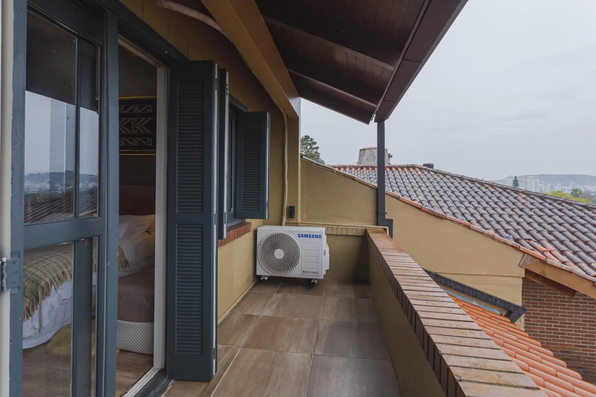 Imagem Casa semi-mobiliada na Vila Assunção com vista deslumbrante para o Guaíba e Veleiros do Sul