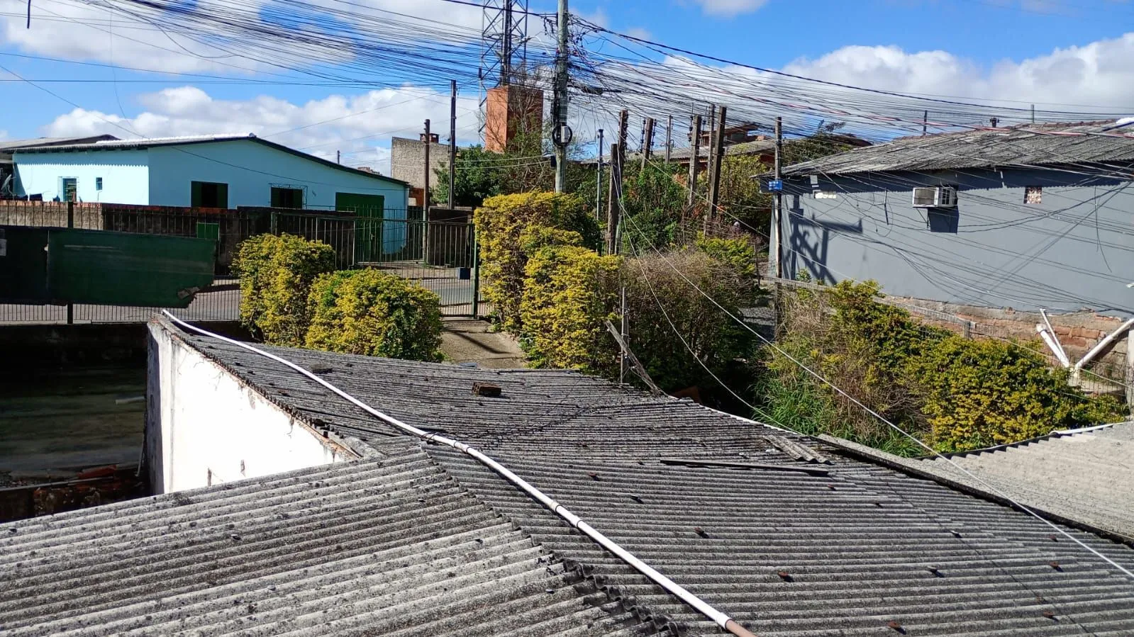 Imagem Terreno comercial com 720m2 à venda, bairro Lomba do Pinheiro, Porto Alegre, RS