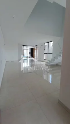 Imagem GEMINADO COM 217M² E PISCINA NO FLORESTA