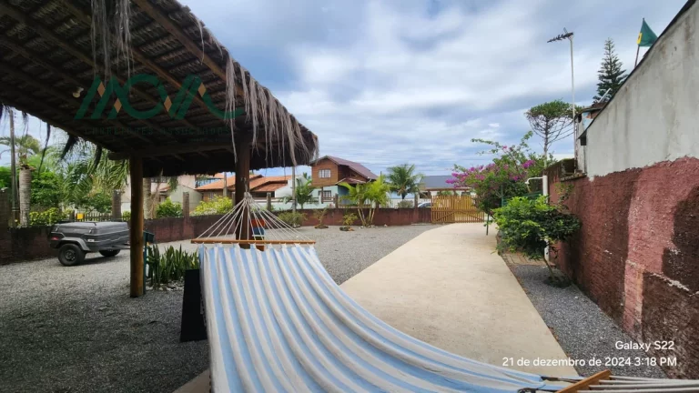 Imagem Casa à Venda em Itapoá SC, 3 Dormitórios, Próxima à Praia e Comércio Local