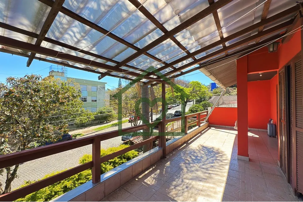 Imagem Casa de esquina com 3 dormitórios e 155m2 privativos no Jardim Vila Nova (bairro Vila Nova), terren...